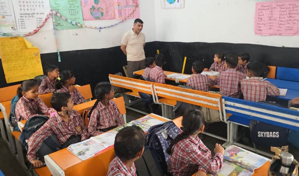 हरियाणा के शिक्षा मंत्री महिपाल ढांडा एक्शन मोड में करनाल के 2 राजकीय स्कूलों का औचक निरीक्षण कर दिए त्वरित समाधान के निर्देश